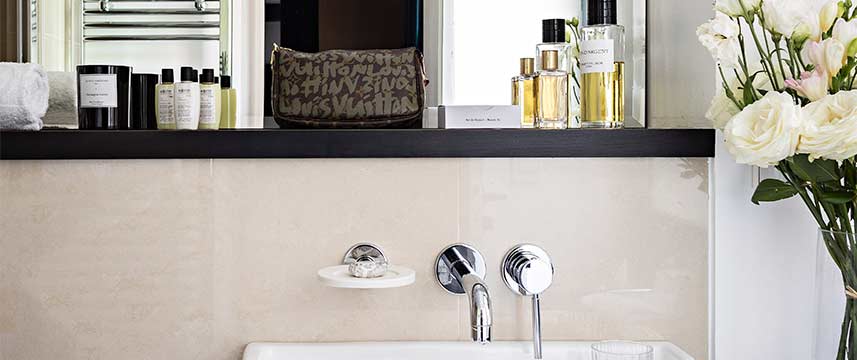 Holiday Inn Paris Palais de L Elysee Bathroom Detail