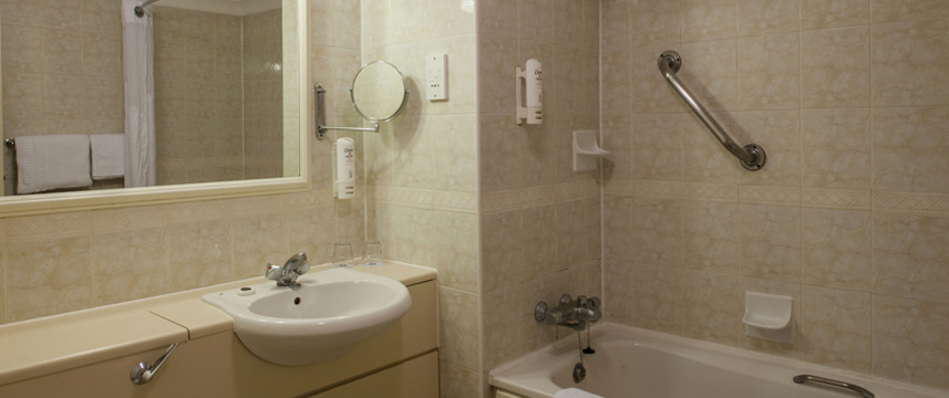 Holiday Inn Reading West - Bathroom