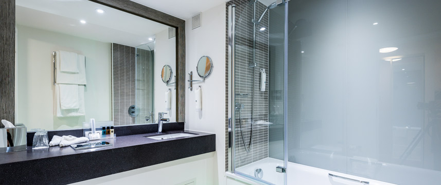 Holiday Inn Slough Windsor - Bathroom
