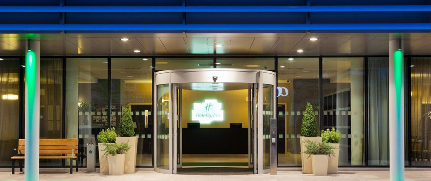 Holiday Inn Whitechapel - Entrance