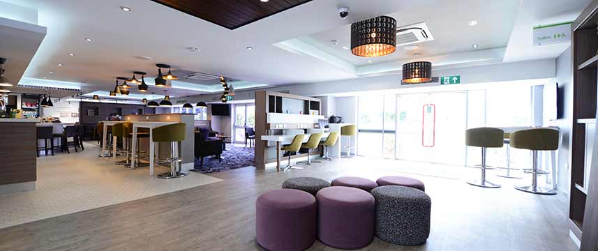 Holiday Inn Wolverhampton Racecourse - Bar Area