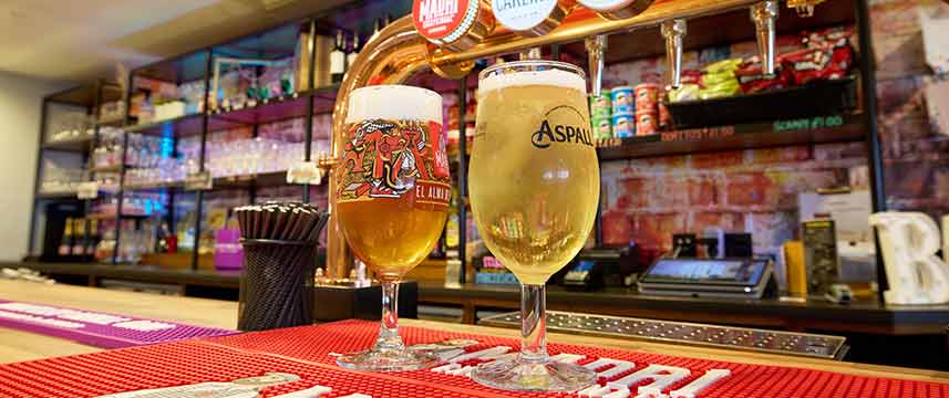 Holiday Inn the niu Loom Bar 