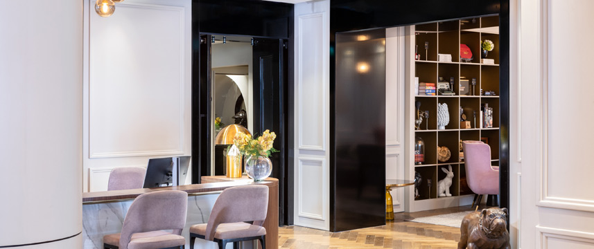 Holmes Hotel - Reception Area