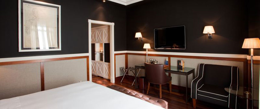 Hotel 1898 - Double Desk Area