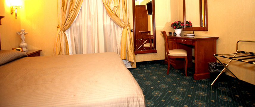 Hotel 2000 Roma - Double Bedroom