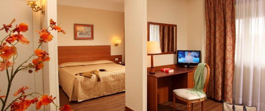 Hotel American Palace Bedroom