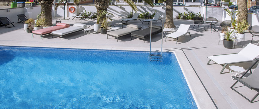 Hotel Bel Air - Pool Seating