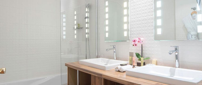 Hotel Bradford Elysees - Bathroom