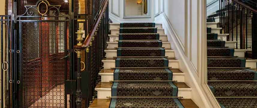 Hotel Bradford Elysees - Staircase and Lift