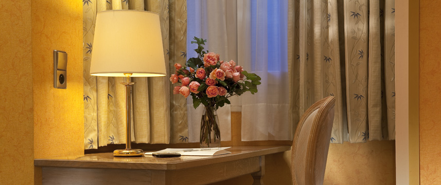 Hotel Cecilia - Desk