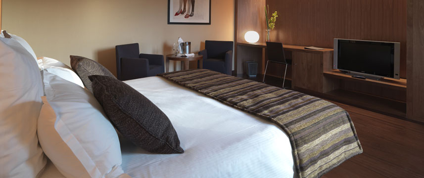 Hotel Condes Executive Bedroom