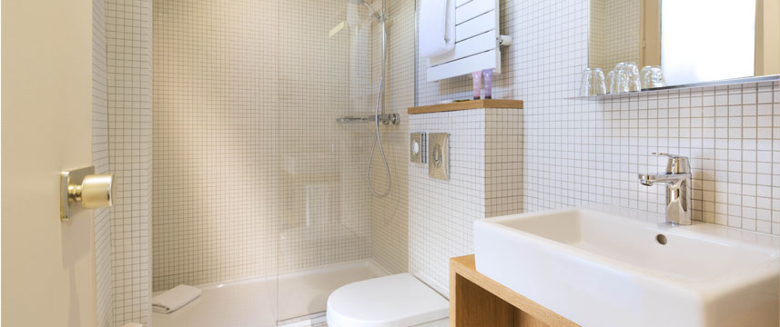 Hotel Cordelia - Ensuite Bathroom