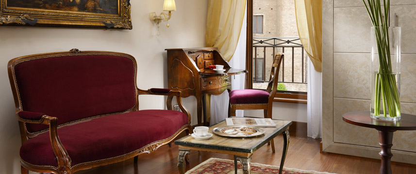 Hotel Forum Seating Area