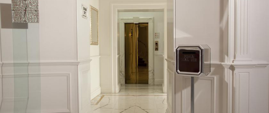 Hotel Gambrinus - Hallway