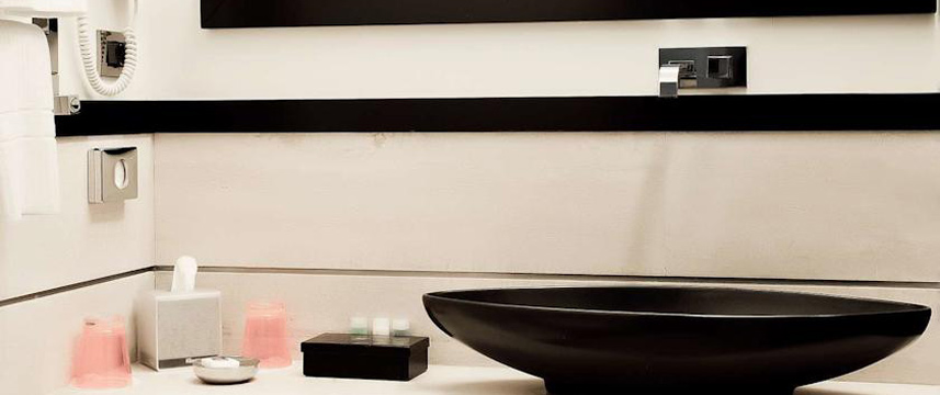 Hotel Isa - Bathroom