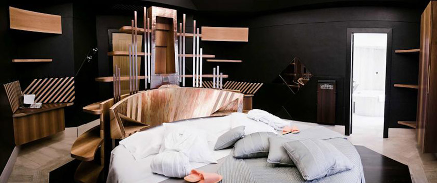 Hotel Isa - Bedroom