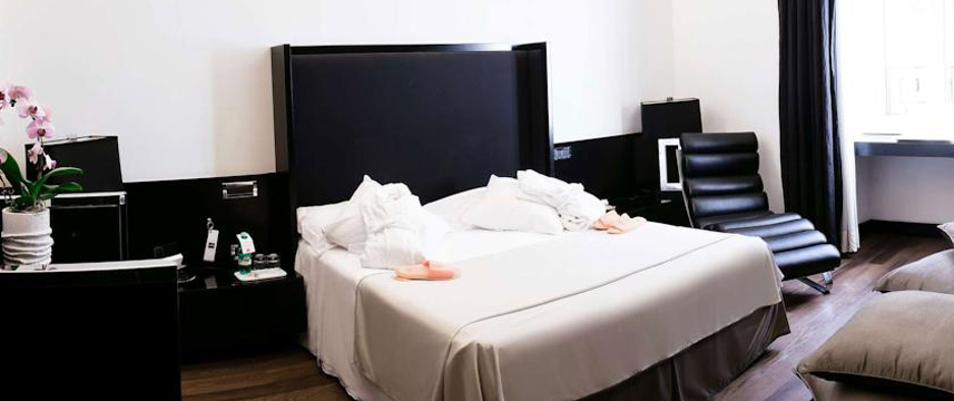 Hotel Isa - Bedroom Double