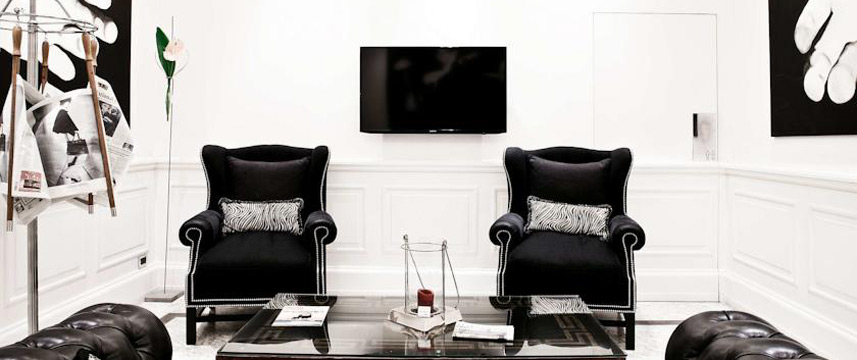 Hotel Isa - Seating Area