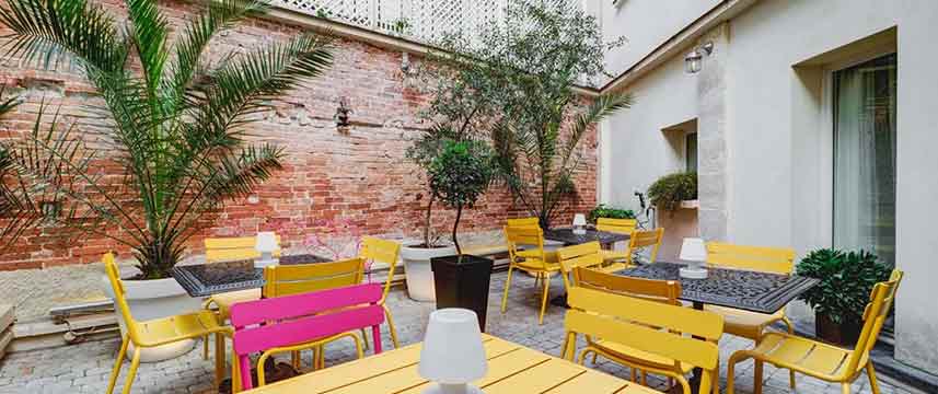 Hotel Lorette - Courtyard