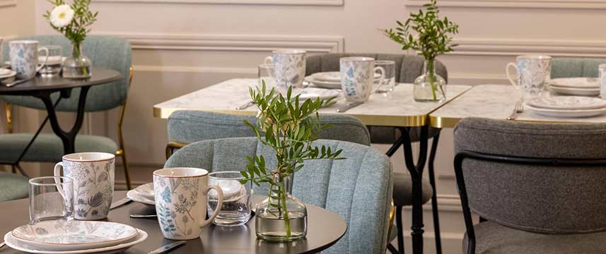 Hotel Madeline Haussmann Breakfast Tables
