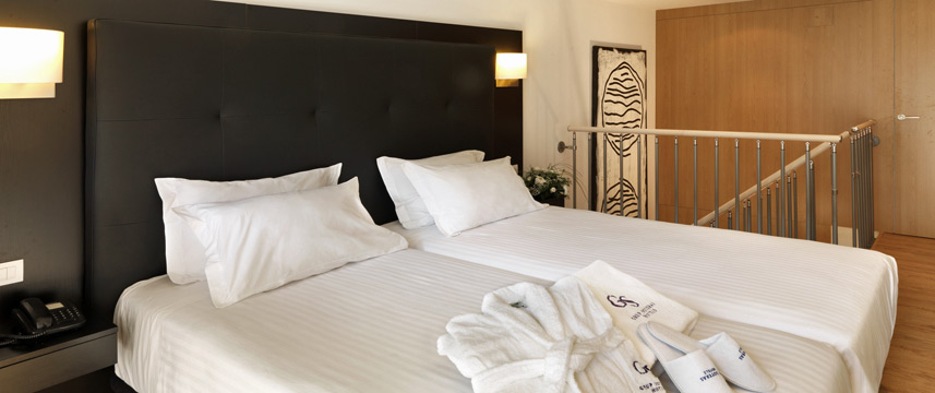 Hotel Playafels - Deluxe Bedroom