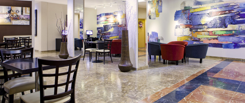 Hotel Puerta De Toledo - Bar Area