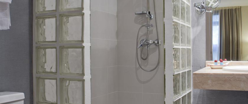 Hotel Puerta De Toledo - Bathroom