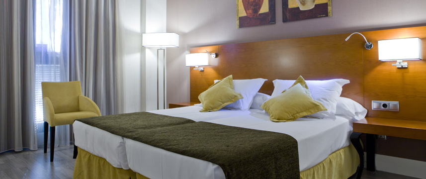 Hotel Puerta De Toledo - Guestroom