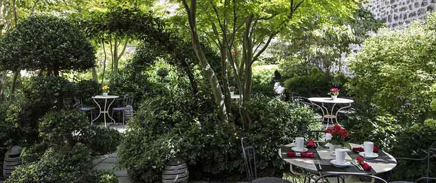 Hotel Regents Garden Garden Tables