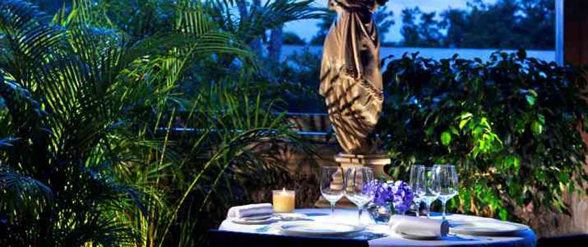 Hotel Rey Juan Carlos I - Garden Tables