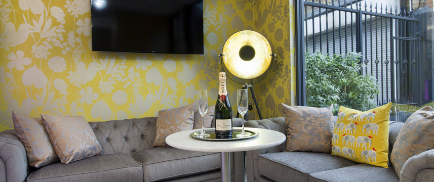 Hotel Shepherds Bush London - Lobby Seating