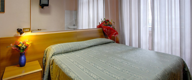 Hotel Urbis - Double Bedroom