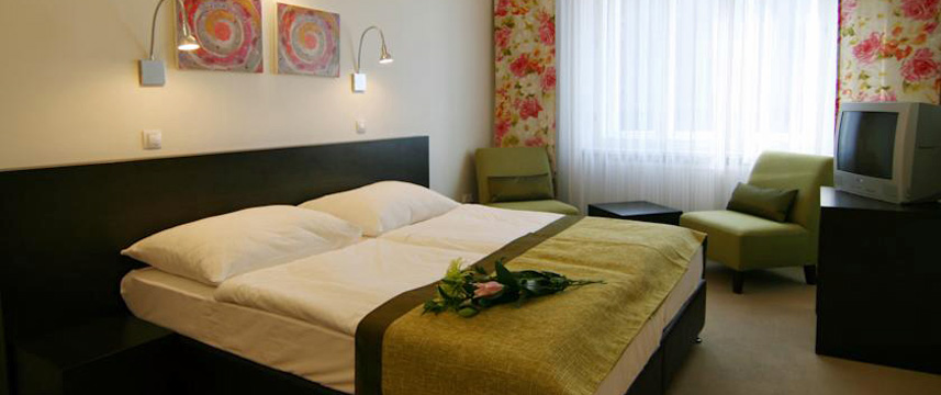 Hotel Vitkov - Double Bedroom