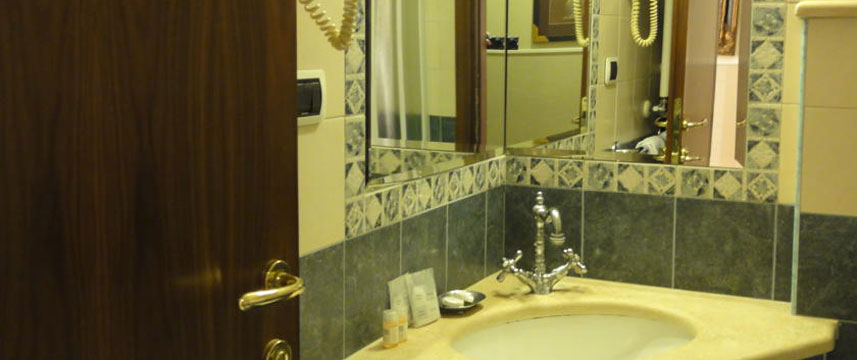 Hotel des Artistes - Bath Room