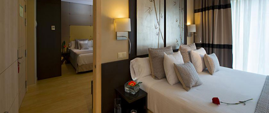 Husa Paseo Del Arte - Family Room