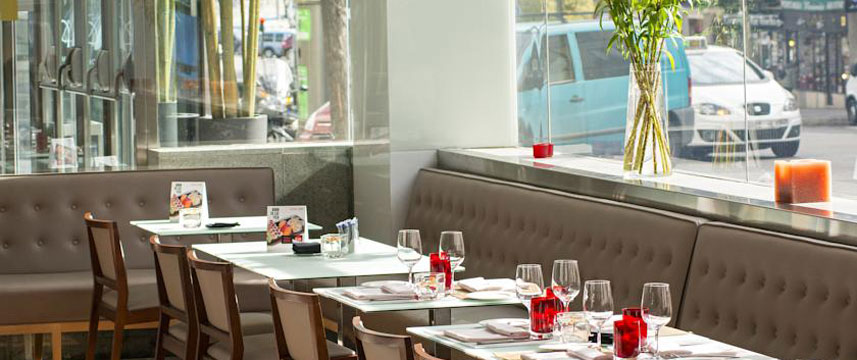 Husa Paseo Del Arte - Restaurant Tables