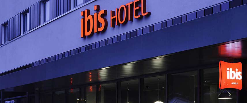 Ibis Shepherds Bush Exterior Night