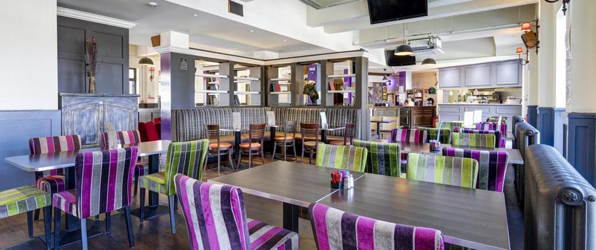 Ibis Styles London Excel - Custom House Pub Seating