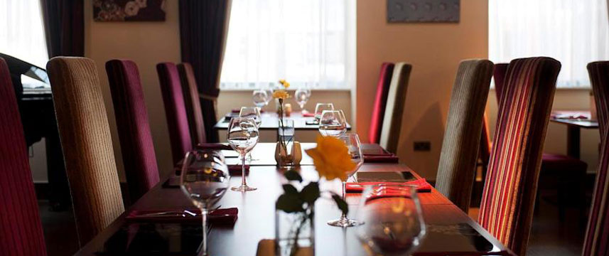 Icon Hotel - Restaurant Seating