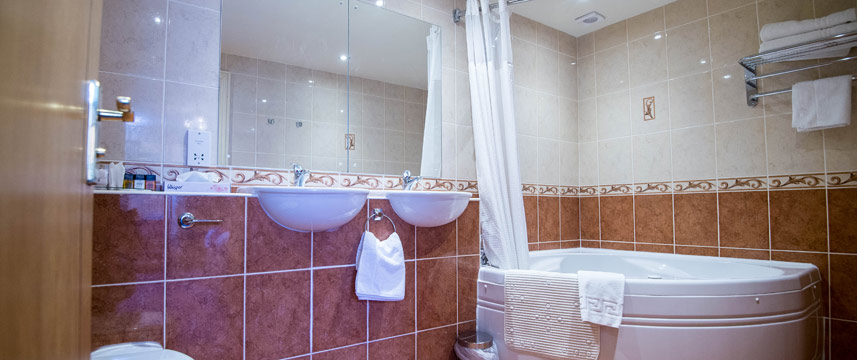 Ivy Bush Royal Hotel - Suite Bath