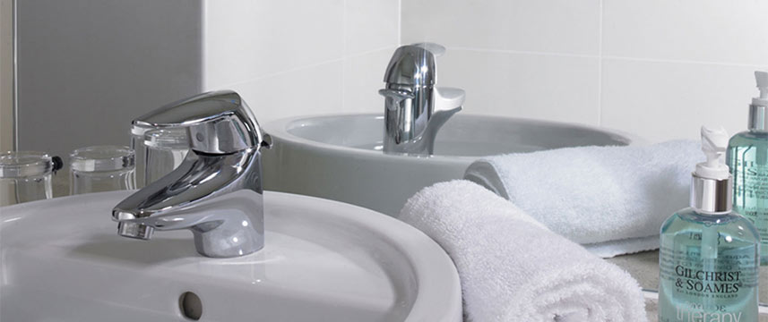 Jurys Inn Aberdeen - Bathroom