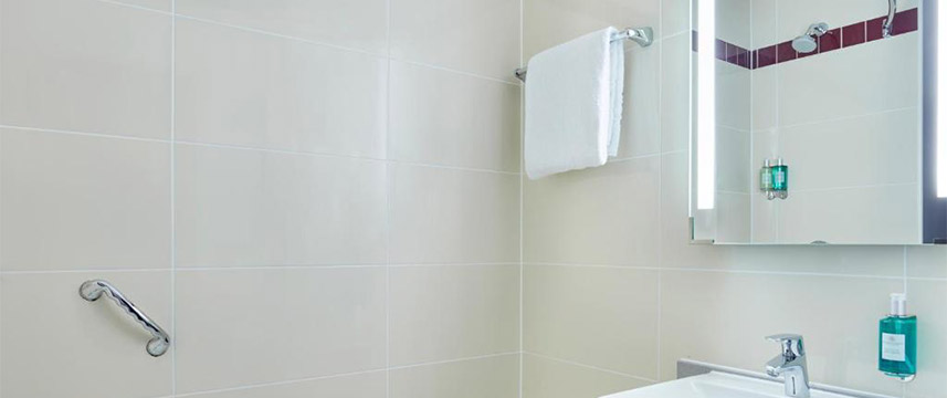 Jurys Inn Exeter - Bathroom