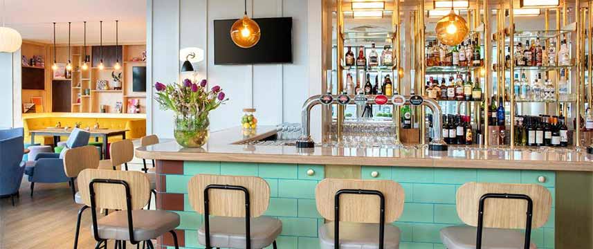 Jurys Inn Liverpool - ODDSOCKS Bar