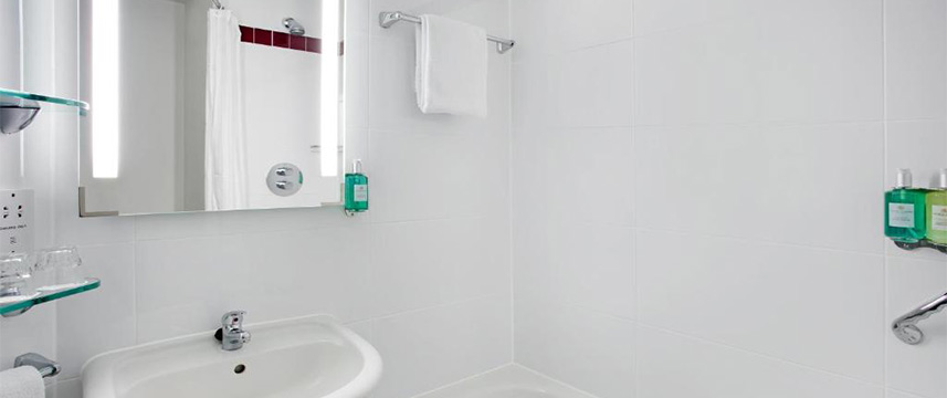 Jurys Inn Newcastle Quayside - Bathroom