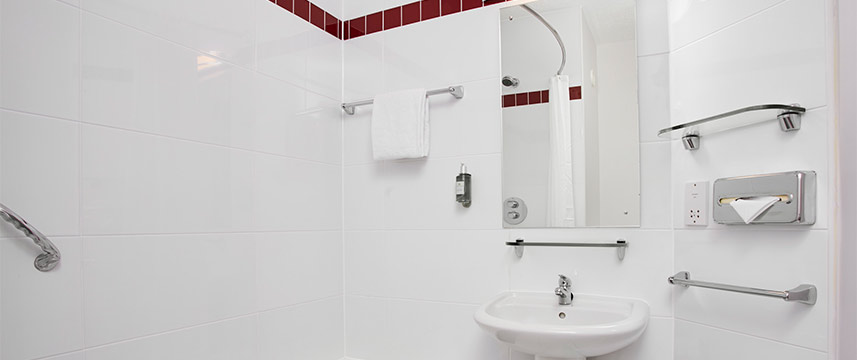 Jurys Inn Nottingham - Bathroom