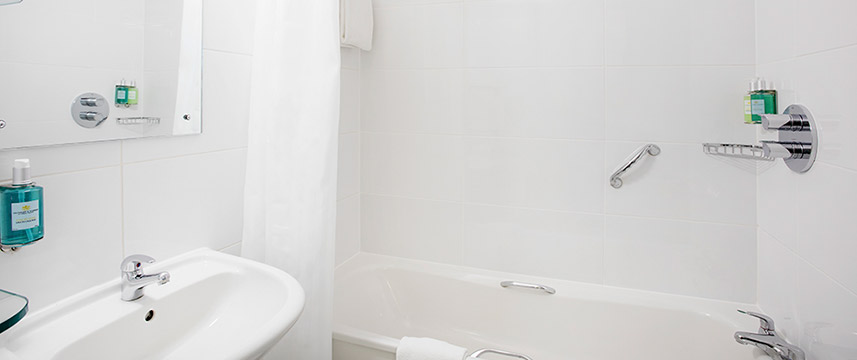 Jurys Inn Plymouth - Bathroom