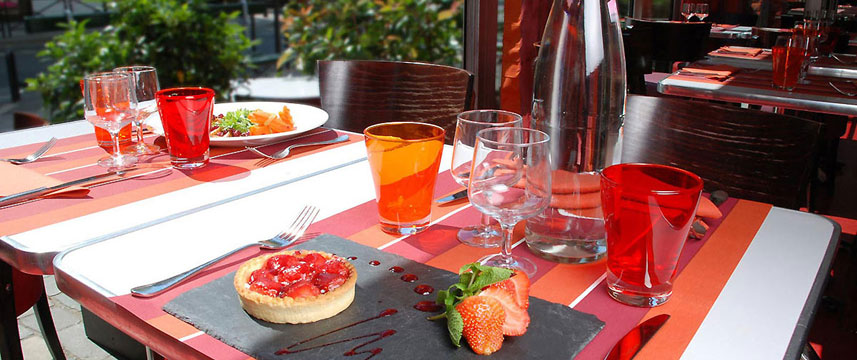 Kyriad Bercy Village Hotel - Restaurant Table