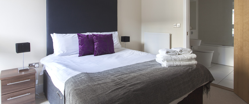 Lanterns Court Apartments - Double Bedroom