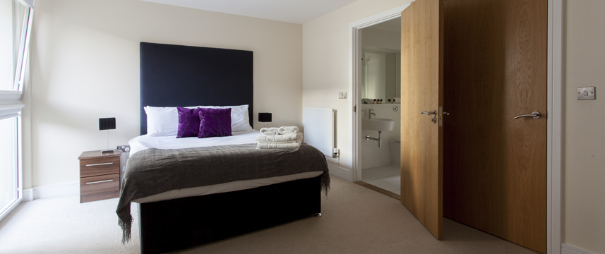 Lanterns Court Apartments - Double Room