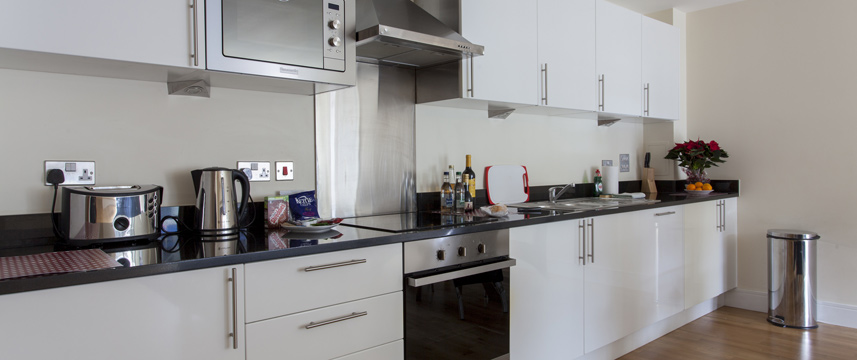 Lanterns Court Apartments - Kitchen